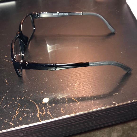 Sleek “Brandon” Frames full of comfort specs! - Picture 3 of 8